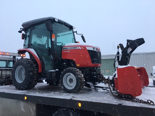 TRACTEUR MASSEY FERGUSON 1735M 2019 AVEC SOUFFLEUR À NEIGE