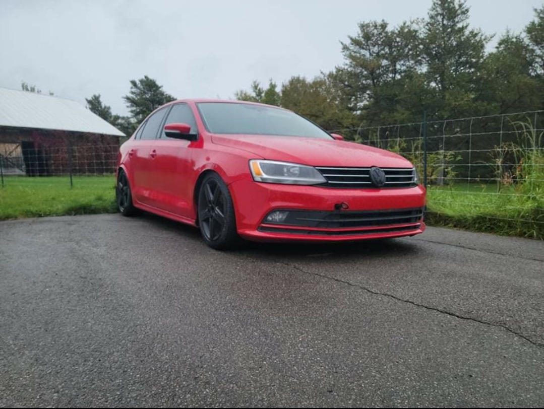 VÉHICULE VOLKSWAGEN JETTA 2015